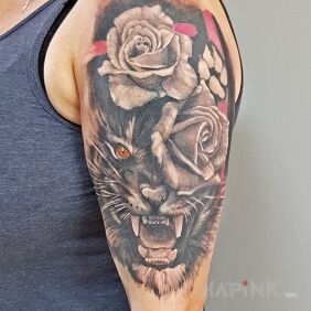 Tattoo Tigger on the upper arm motif: animals style: realistic
