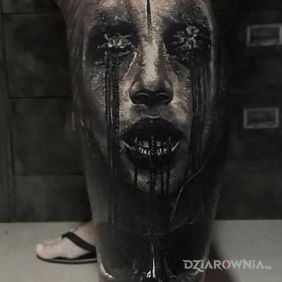 Tatuaż Przerazajacy widok na łydce motyw: twarze styl: realistyczne