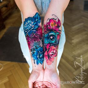 Tatuaż Aparat / Kwiaty / Akwarela / Watercolor na przedramieniu motyw: kolorowe styl: watercolor