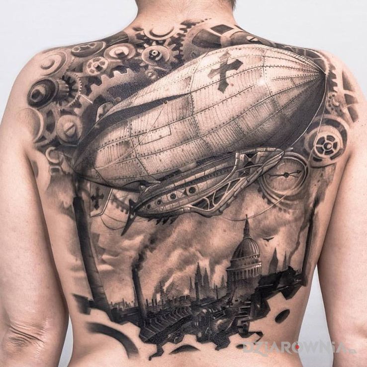 Tatuaż zeppelin w motywie 3D na plecach