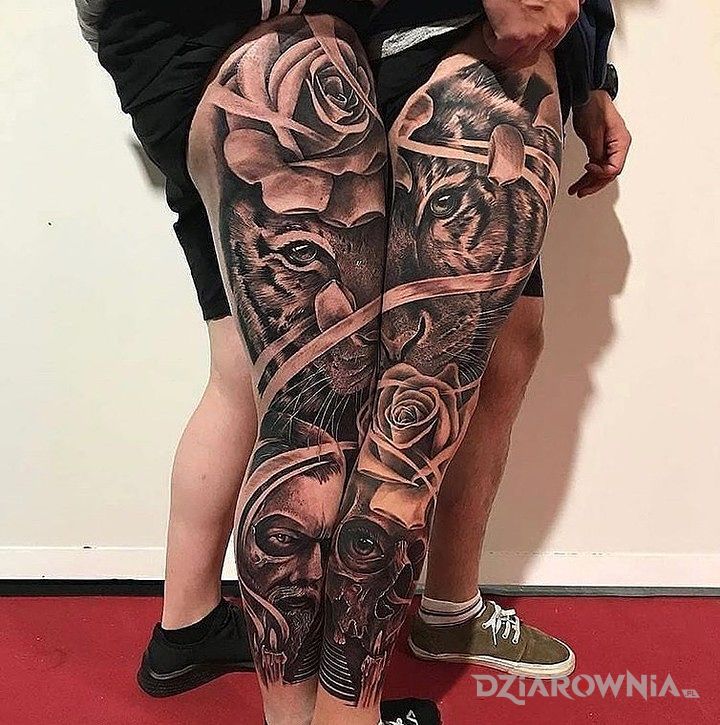 Tatuaż dwa tygrysy w motywie kwiaty i stylu realistyczne na łydce