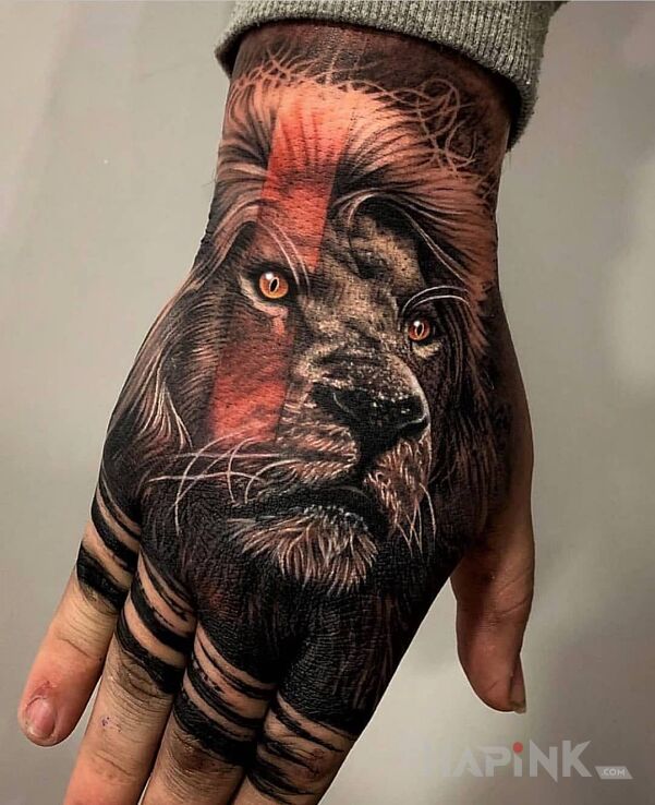 Tattoo Królewicz in black and gray motif and realistic style on the fingers