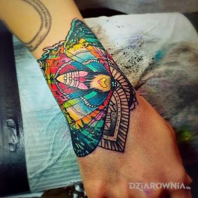 Tatuaż Ćma na nadgarstku motyw: zwierzęta