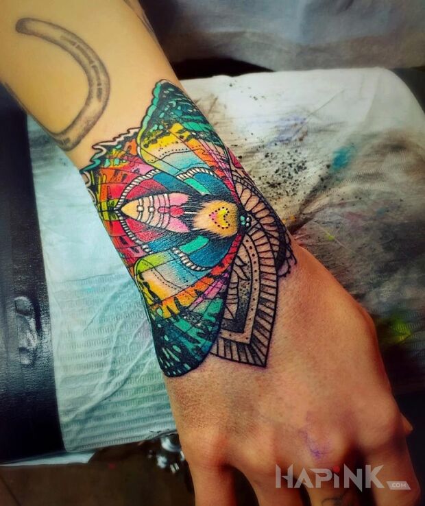 Tattoo Ćma in animals motif on the wrist