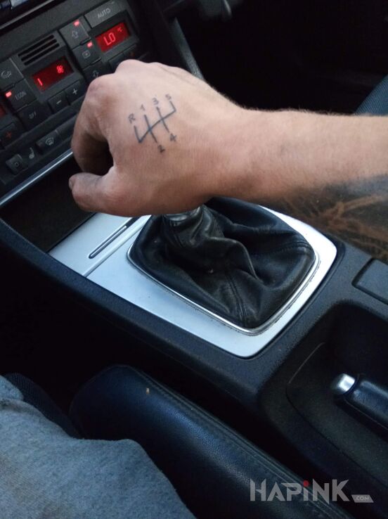 Tattoo Moto in other motif and minimalistic style on the hand