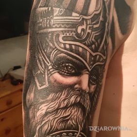 Tatuaż Wiking i lodz czesc 1 na ramieniu motyw: 3D styl: realistyczne
