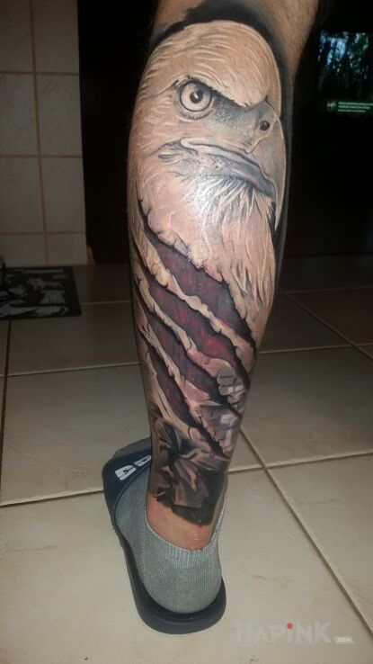 Tattoo Polska Walczaca in 3D motif and realistic style on the calf