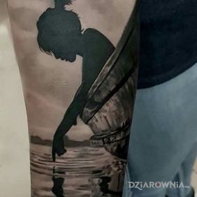 Tatuaż Dziewczyna nad wodą na przedramieniu motyw: 3D styl: realistyczne