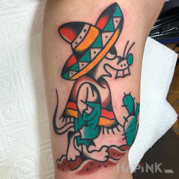 Tattoo Mysz / Old School / Traditional in colorful motif and oldschool style on the upper arm
