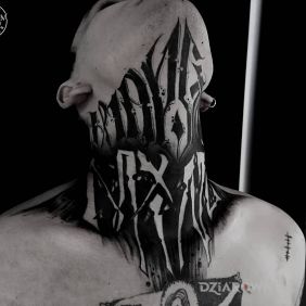 Tatuaż Napis na szyi na szyi motyw: napisy styl: blackwork / blackout