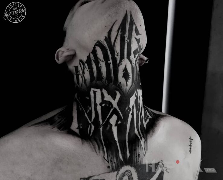 Tattoo Napis na szyi in black and gray motif and blackwork / blackout style on the neck