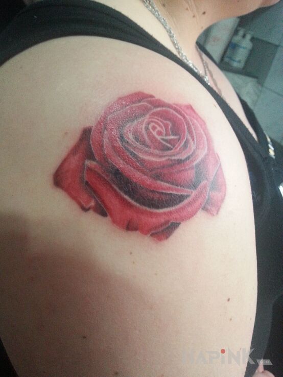 Tattoo 1-go Maja 8a  tel 534215004 www.facebook.com/studioshadowzone in flowers motif on the upper arm