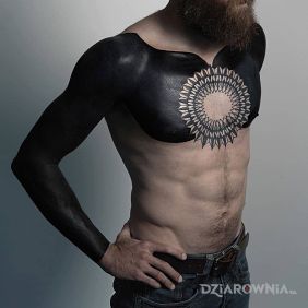 Tatuaż Czarno to widzę na klatce motyw: rękawy styl: blackwork / blackout