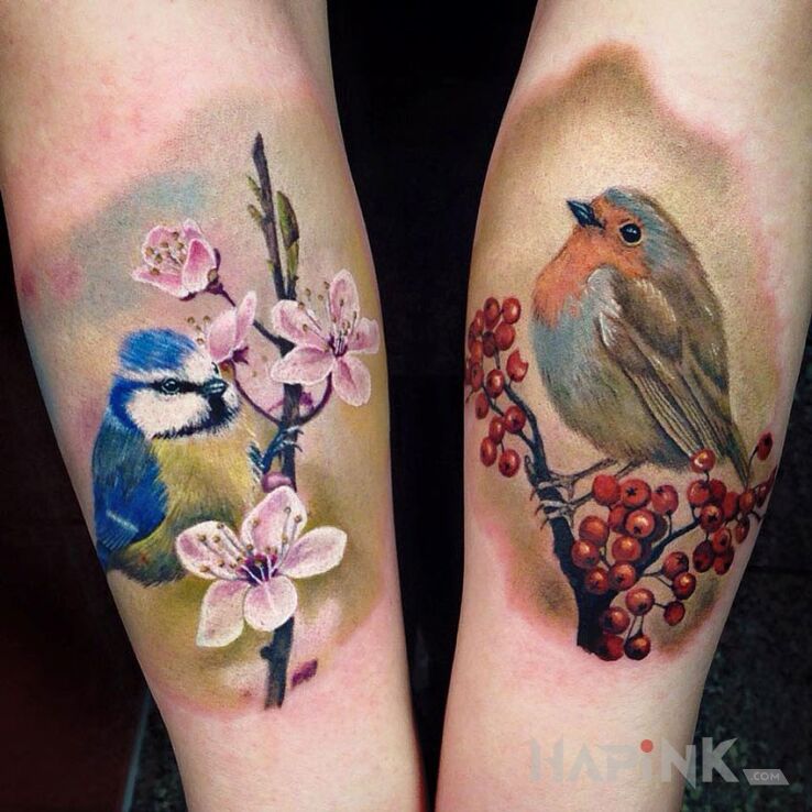 Tattoo Dwa ptoki in animals motif on the forearm