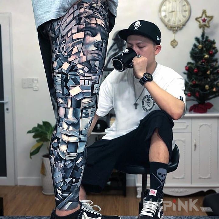 Tattoo Noga w kawałeczkach in colorful motif and surrealistic style on the leg