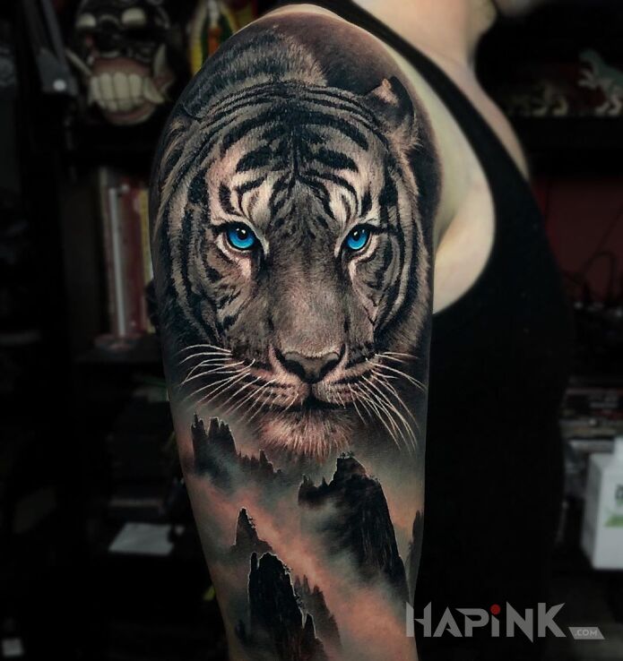 Tattoo Niebieskooki tygrys in black and gray motif and realistic style on the upper arm