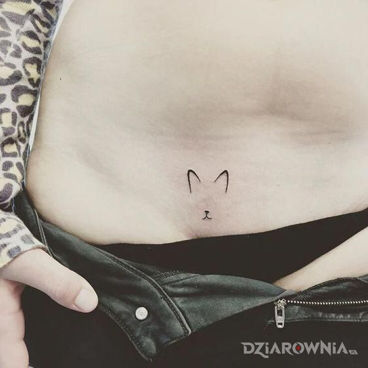 Tatuaż Kici kici w motywie pozostałe i stylu minimalistyczne w miejscu intymnym