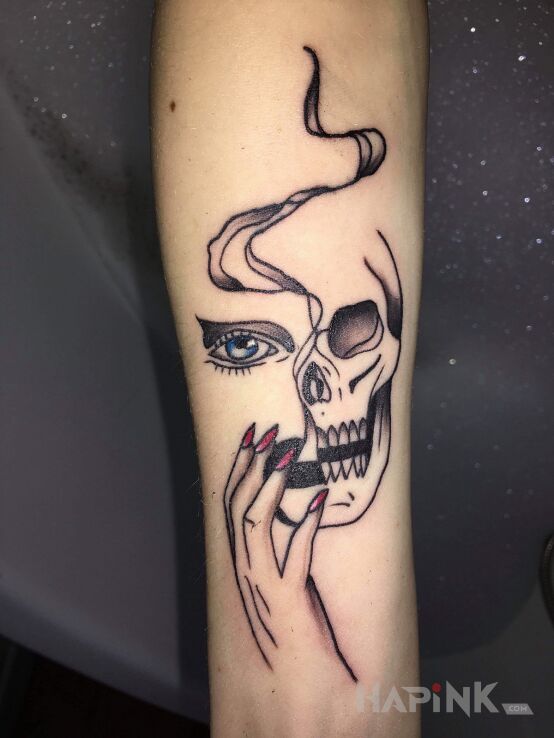 Tattoo Dwie twarze in black and gray motif and graphic / illustrative style on the forearm