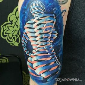 Tatuaż Dziwna postac na ramieniu motyw: 3D