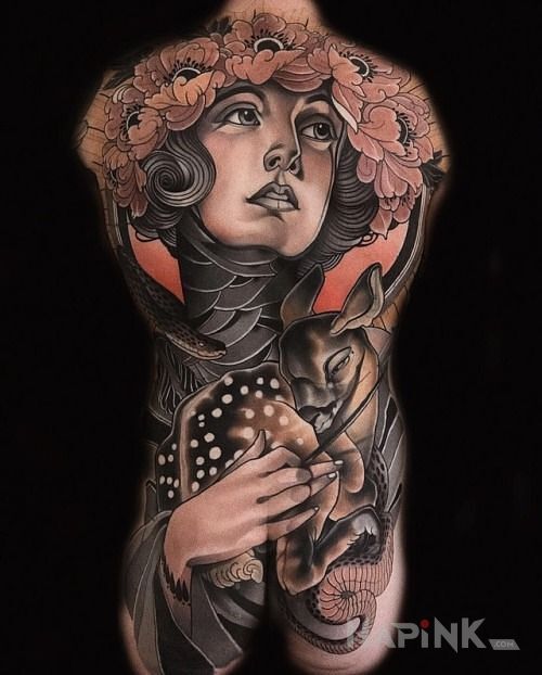 Tattoo W koronie z kwiatów in flowers motif and neo-traditional style on the buttocks