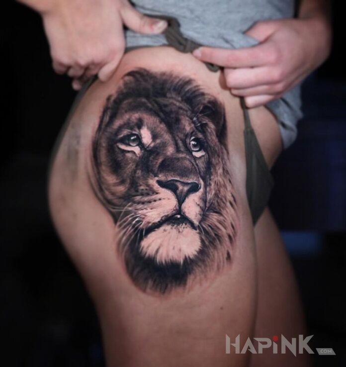 Tattoo Lew in 3D motif on the leg