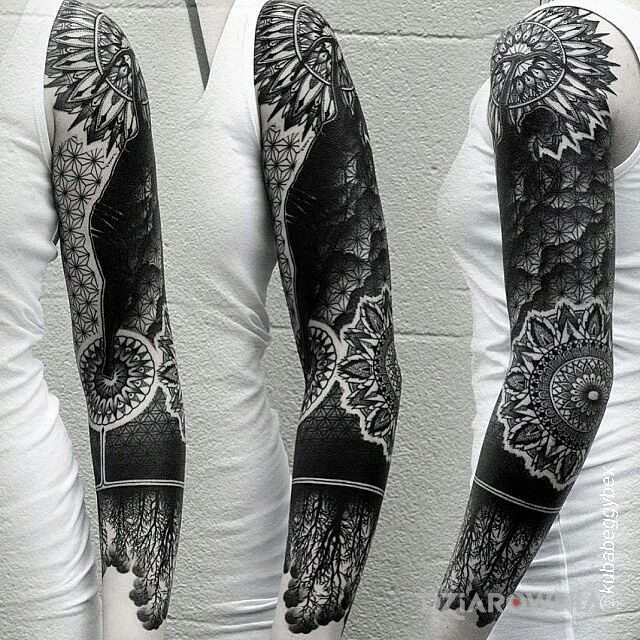 Tatuaż super rękaw w motywie rękawy na ramieniu