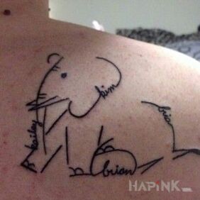 Tattoo Names on the shoulder blades motif: lettering