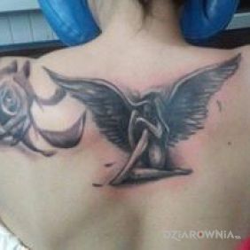 Tatuaż Anioł na plecach motyw: postacie