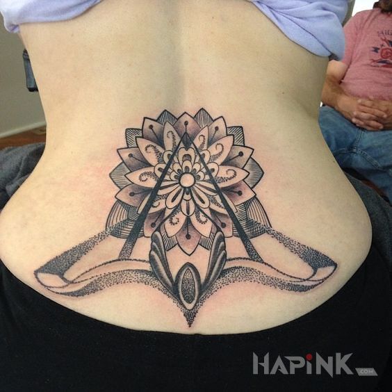 Tattoo Mandala i dotwork in mandalas motif and dotwork style on the back