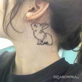 Tatuaż Króliczek na szyi motyw: zwierzęta styl: kontury / linework