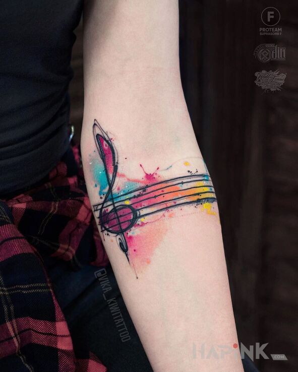 Tattoo Klucz wiolinowy in colorful motif and Watercolor style on the forearm