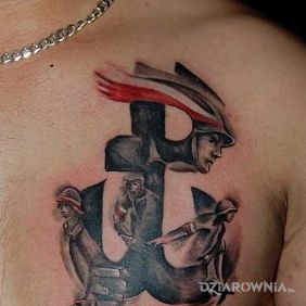 Tatuaż Polscy zolnierze na klatce motyw: patriotyczne