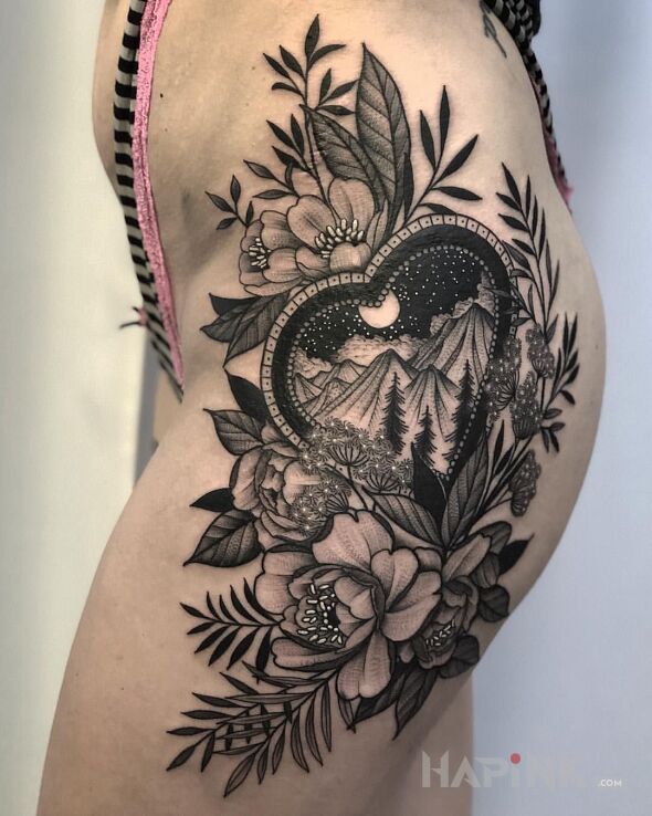 Tattoo Góry w sercu in nature motif and graphic / illustrative style on the hip
