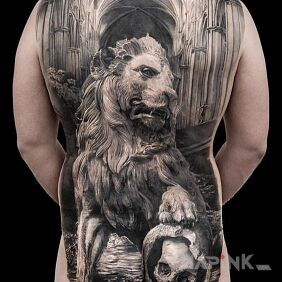 Tattoo The momentous lion on the buttocks motif: black and gray style: realistic