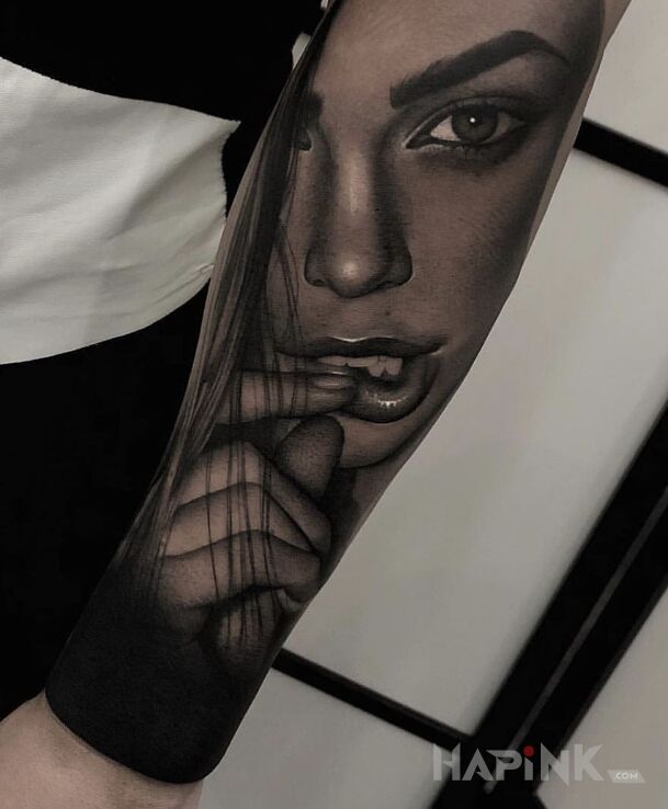Tattoo Wspaniały portret dziewczyny in 3D motif and realistic style on the forearm