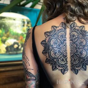 Tattoo Mandala on the back on the shoulder blades motif: black and gray style: graphic / illustrative