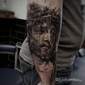 Tatuaż Jezus w wykonaniu Matiego na przedramieniu motyw: religijne styl: realistyczne
