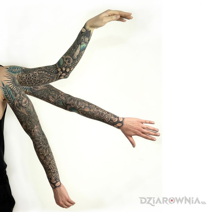 Tatuaż rękaw - ryś sowa i mandale w motywie kwiaty i stylu geometryczne na ramieniu