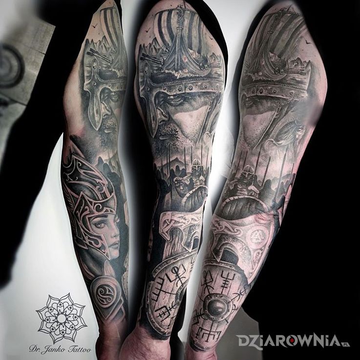 Tatuaż pełen rękaw w szarościach - nordic w motywie 3D i stylu realistyczne na ramieniu