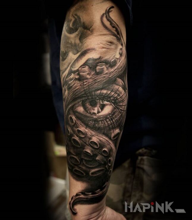 Tattoo Ośmiornica i oczko in 3D motif on the forearm