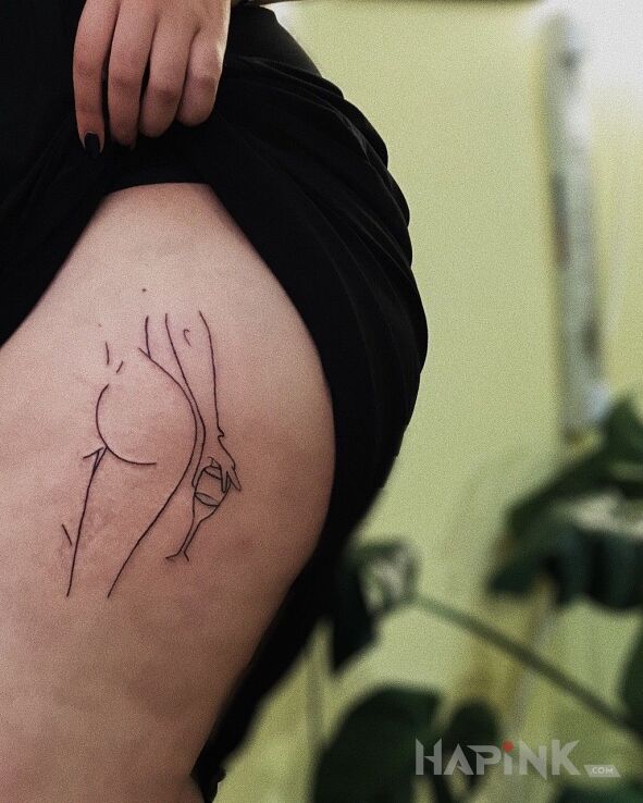 Tattoo Konturowa pupa in other motif and minimalistic style on the leg