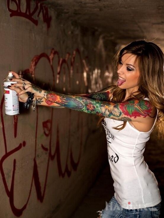 Tattoo Wydziarana dziewczyna in sleeves motif on the forearm