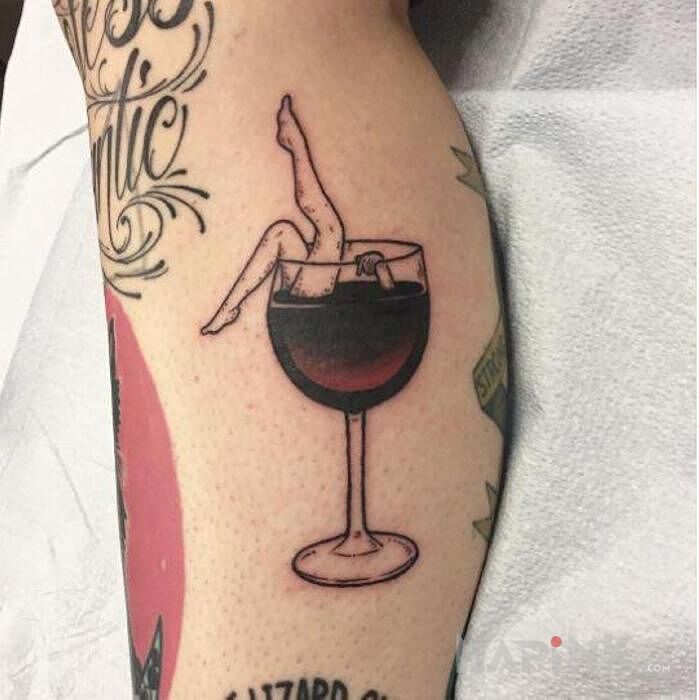 Tattoo Zanurzona w kieliszku in other motif and graphic / illustrative style on the calf