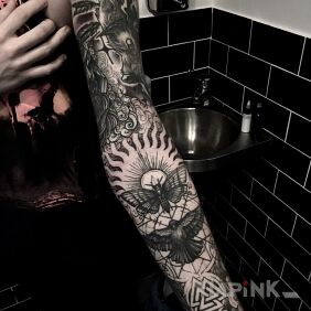 Tattoo Cicada with a raven on the upper arm motif: black and gray style: graphic / illustrative