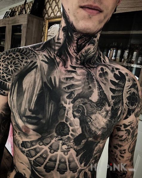 Tattoo Mistrzowskie tatuaże in faces motif and realistic style on the upper arm