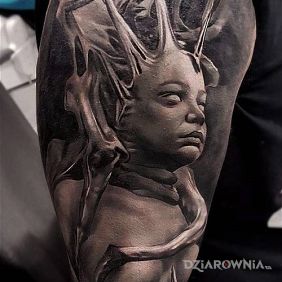 Tatuaż Kosmitka na ramieniu motyw: 3D