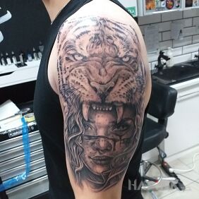 Tattoo Tiger on the upper arm motif: faces style: realistic