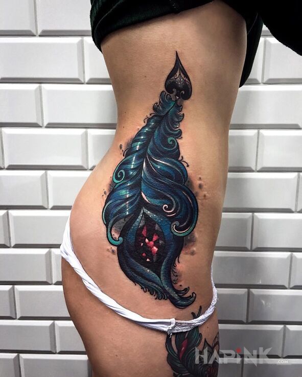Tattoo Pióro in 3D motif on the ribs