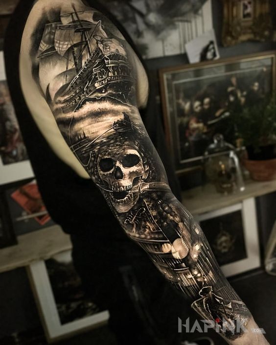 Tattoo Rękaw z prawdziwego zdarzenia in skulls motif and realistic style on the upper arm