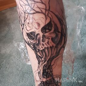 Tattoo Tree, skull on the calf motif: skulls style: graphic / illustrative